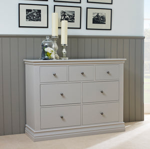 Wooden, classic and modern styles of drawers perfect for de-cluttering you living space or bedroom. With a great range to suit your look, from tallboys to bedside drawers, whatever you're searching for we can help find. 