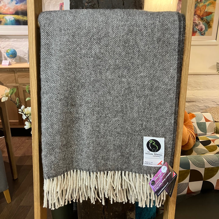 Wilde Sheep 100% Wool Throw - Dark Grey