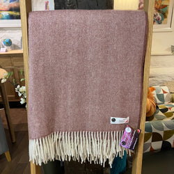 Wilde Sheep 100% Wool Throw - Dusky Pink