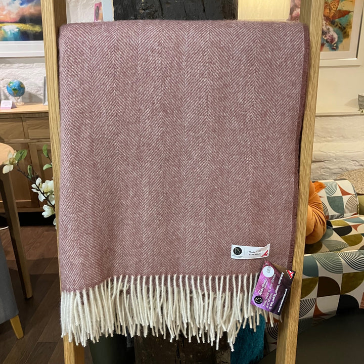 Wilde Sheep 100% Wool Throw - Dusky Pink