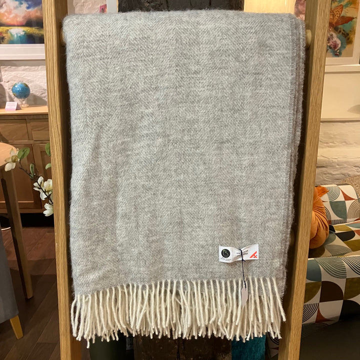 Wilde Sheep 100% Wool Throw - Light Grey